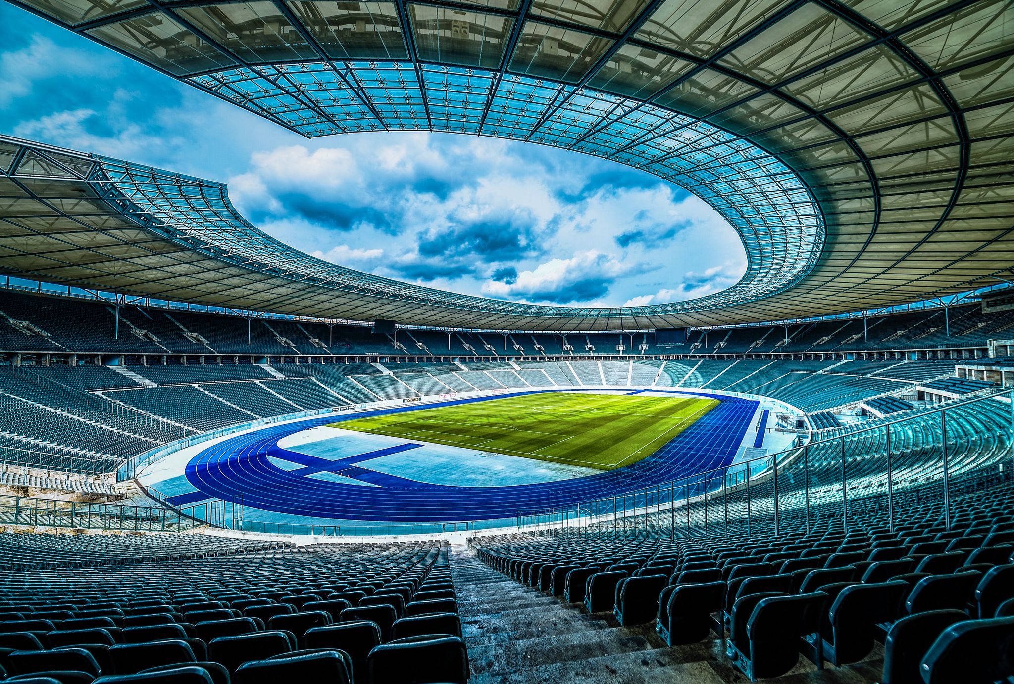 Olympiastadion Berlin và SVĐ lớn nhất tại Đức