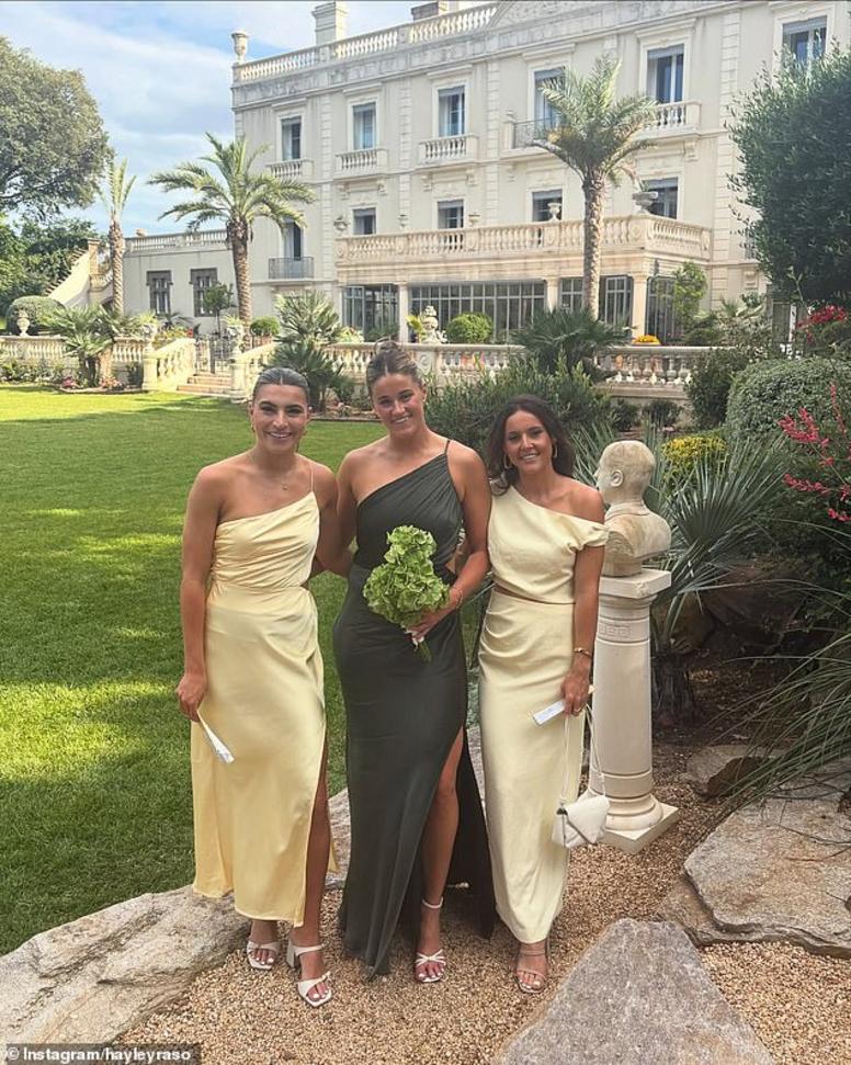 Từ trái sang phải: Các ngôi sao Matildas Catley, Teagan Micah và Raso tại Château Hermitage de Combas tuyệt vời