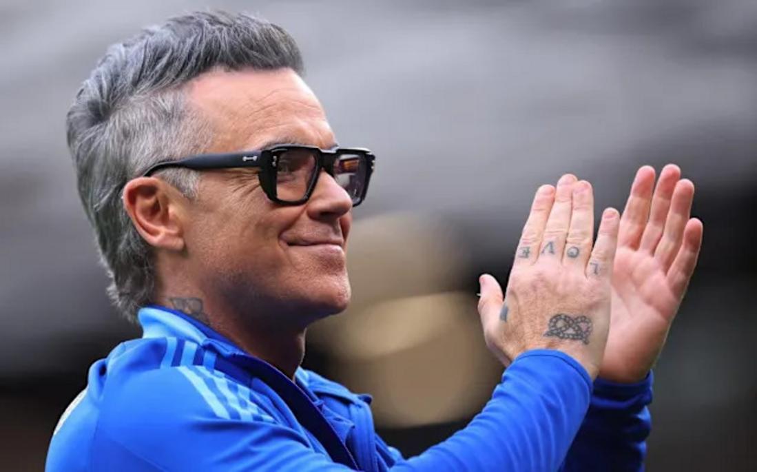 Robbie Williams tại Old Trafford