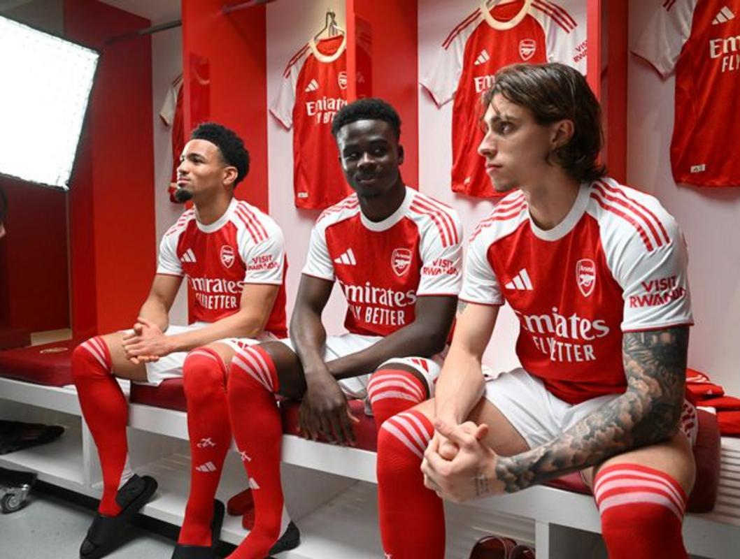 LONDON, ENGLAND - MAY 15: Ethan Nwaneri, Bukayo Saka and Riccardo alafiori of Arsenal during the Adidas Arsenal 25-26 kit shoot at Emirates Stadium on May 15, 2025 in London, England. (Photo by David Price/Arsenal FC via Getty Images)