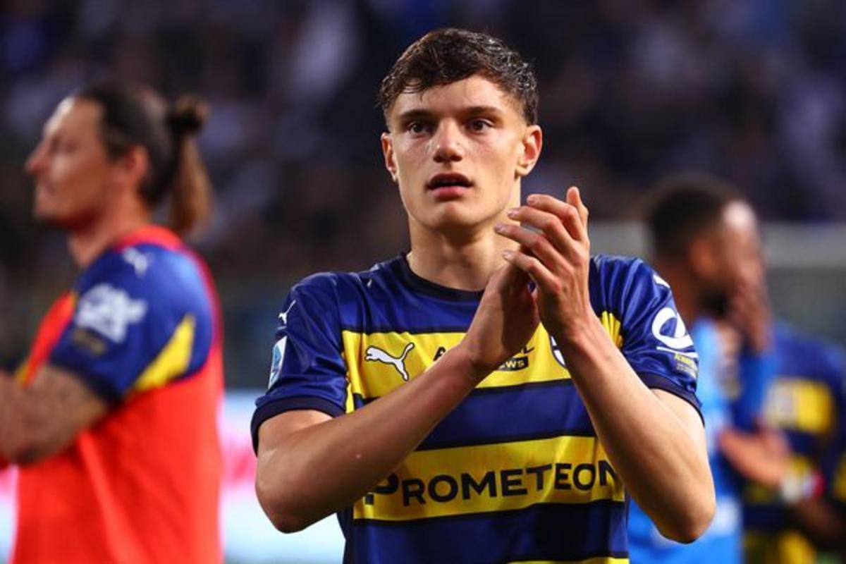 Trung vệ Parma Giovanni Leoni