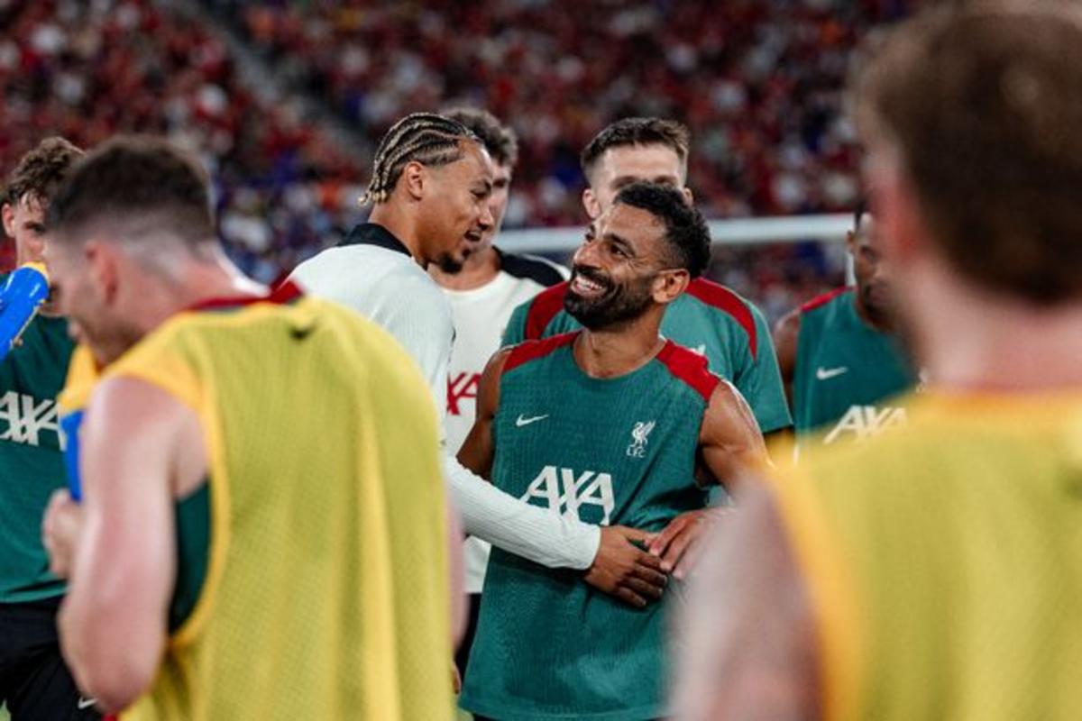 Hugo Ekitike và Mohamed Salah