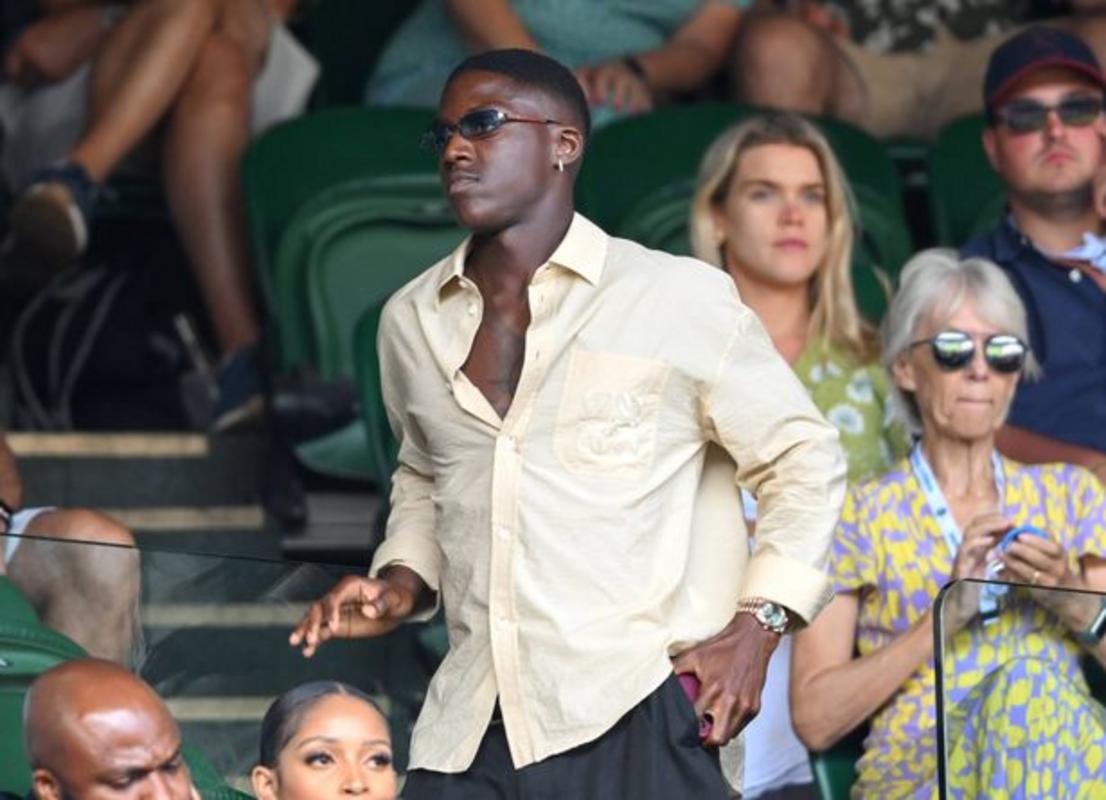 Cầu thủ trung vệ Manchester United Kobbie Mainoo