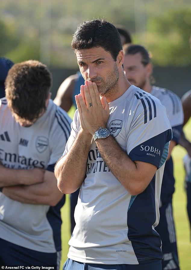 Mikel Arteta đã ký hợp đồng với ba cầu thủ và dự kiến sẽ có ít nhất ba cầu thủ khác gia nhập trong thời gian tới