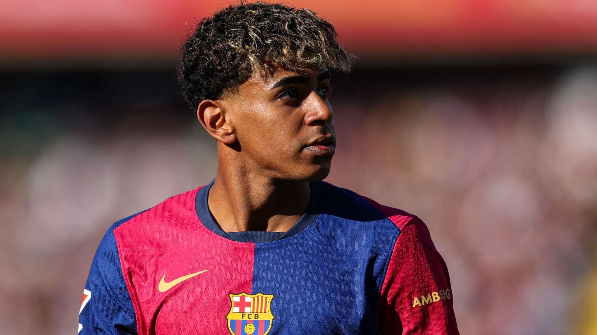 Lamine Yamal tại Barcelona 2024-25