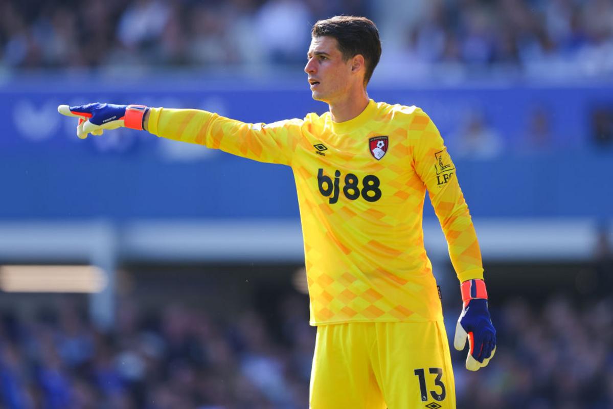 Kepa Arrizabalaga thi đấu cho Bournemouth