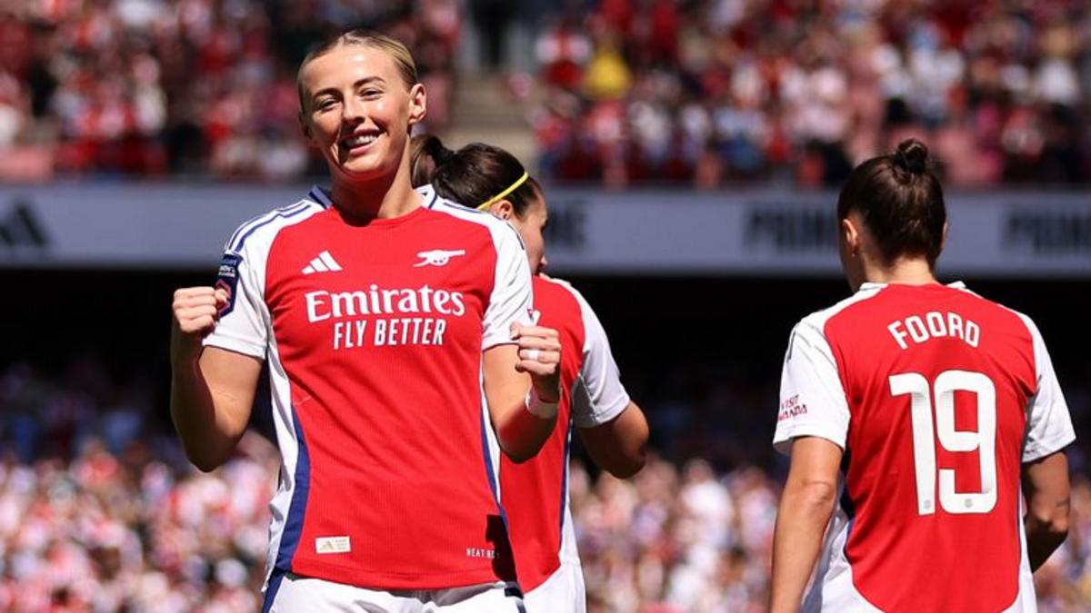 Chloe Kelly của Arsenal ăn mừng ghi bàn mở tỷ số cho đội nhà