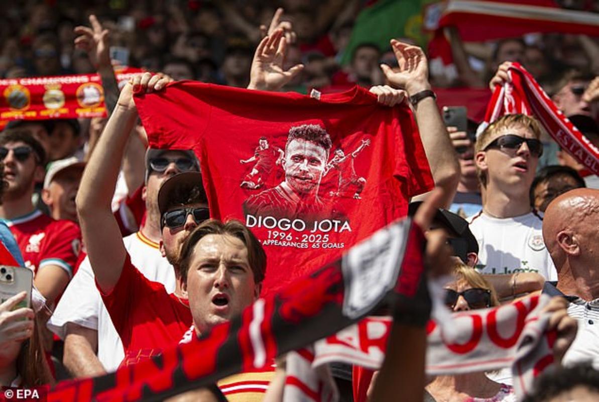 Những người hâm mộ đã tỏ lòng tưởng nhớ Jota trong chiến thắng 3-1 gần đây của Liverpool trước Preston North End