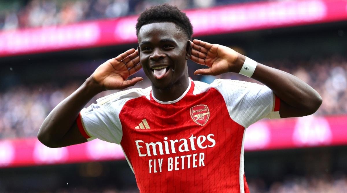 Bukayo Saka ăn mừng sau khi ghi bàn cho Arsenal trước Tottenham vào tháng 4 năm 2024.
