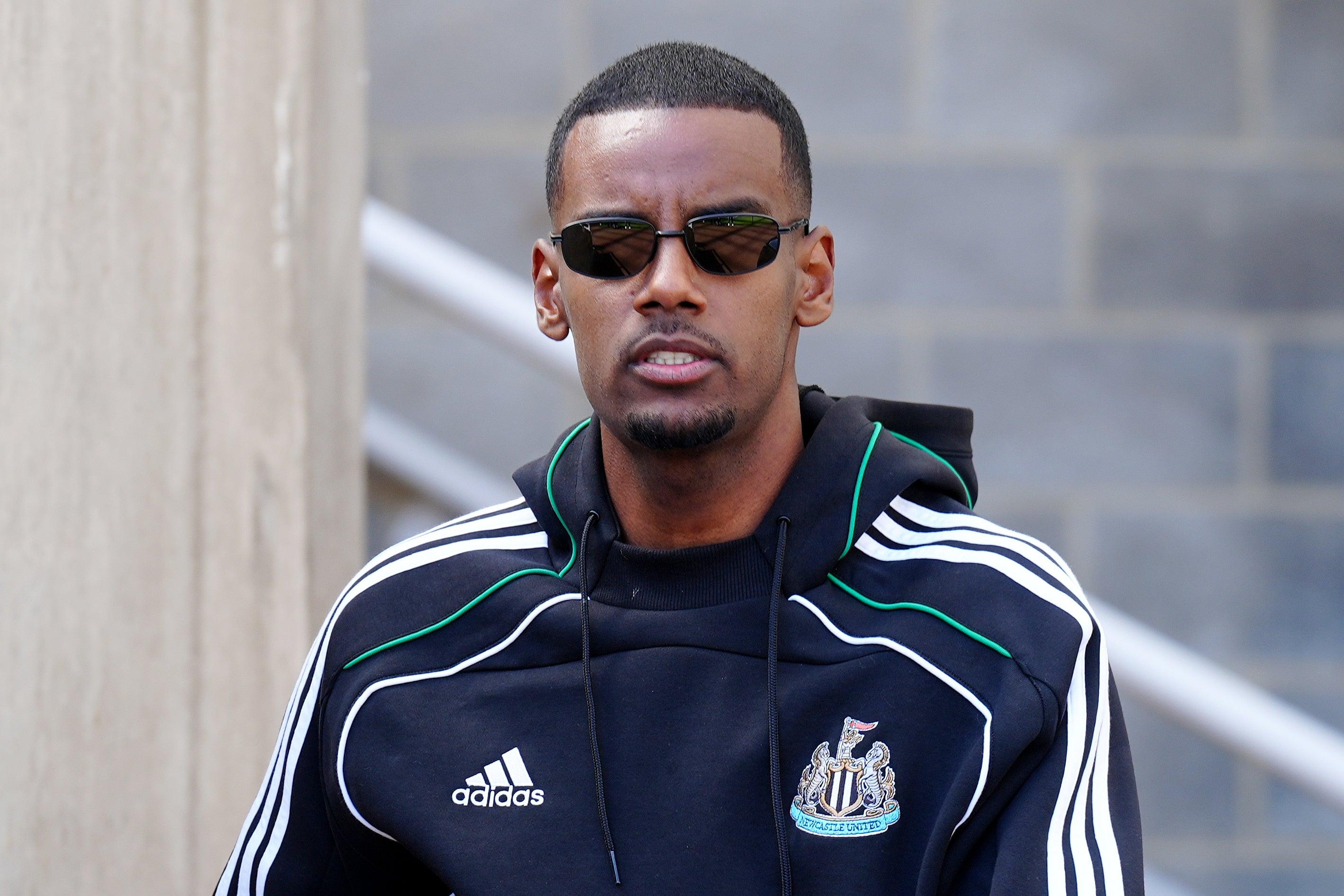 Isak đã tự tập luyện một mình kể từ khi trở lại Newcastle