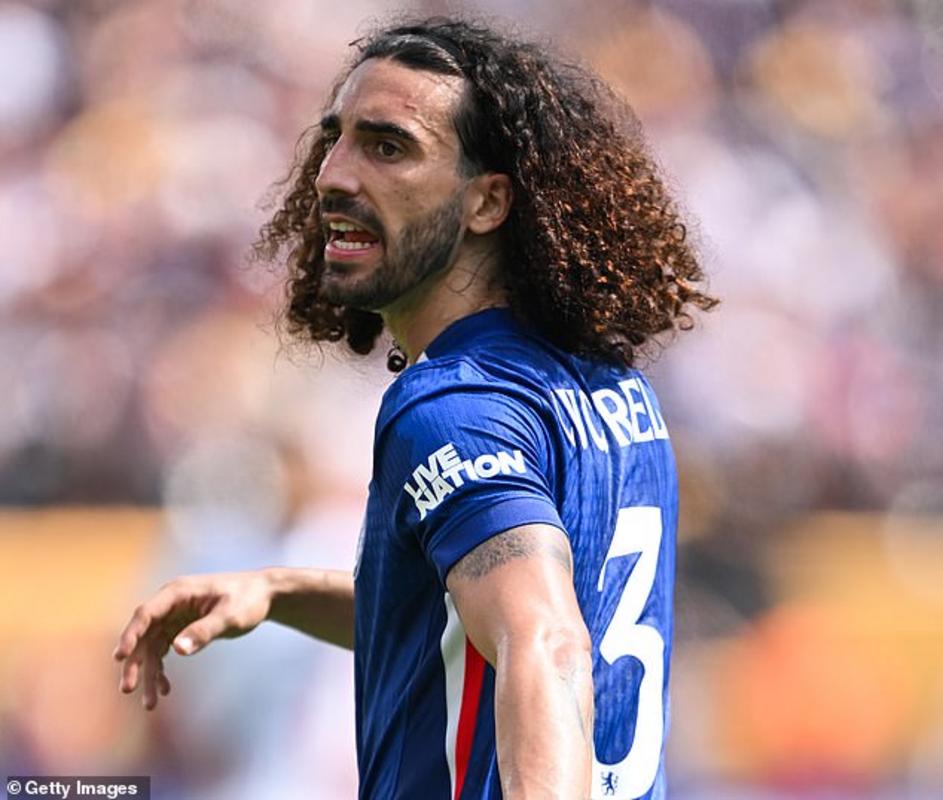 Cucurella là yếu tố duy nhất có thể đoán trước của Chelsea, tích lũy 5.000 phút thi đấu cho câu lạc bộ và đội tuyển