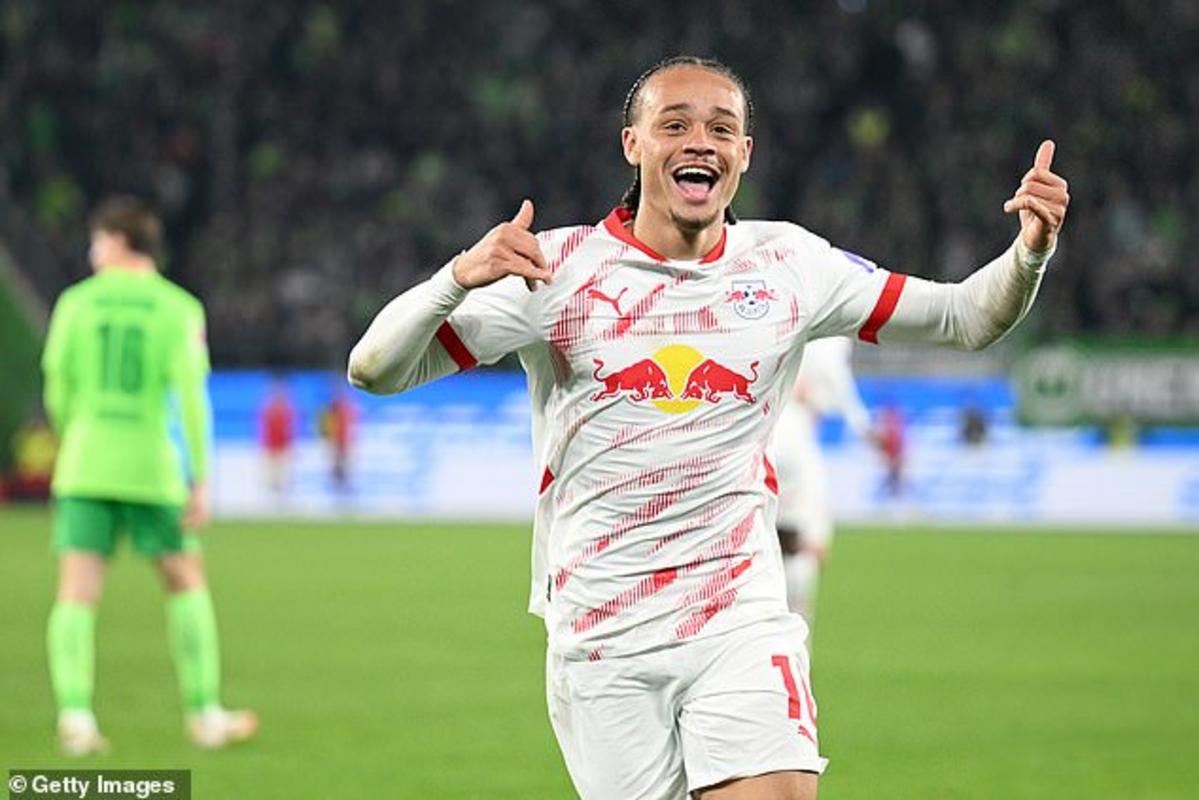RB Leipzig được cho là nhìn Elliott như một sự thay thế trực tiếp cho Xavi Simons, người có vẻ sắp chuyển đến Chelsea