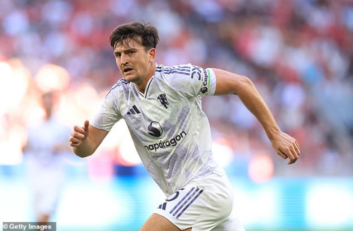 Hậu vệ Manchester United Harry Maguire đã ở lại để giải quyết việc cá nhân