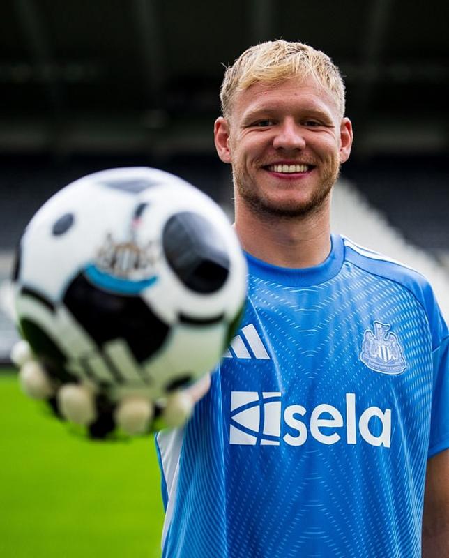 Thủ môn từng chơi cho Arsenal sẽ tái hợp với huấn luyện viên cũ tại Bournemouth - Eddie Howe