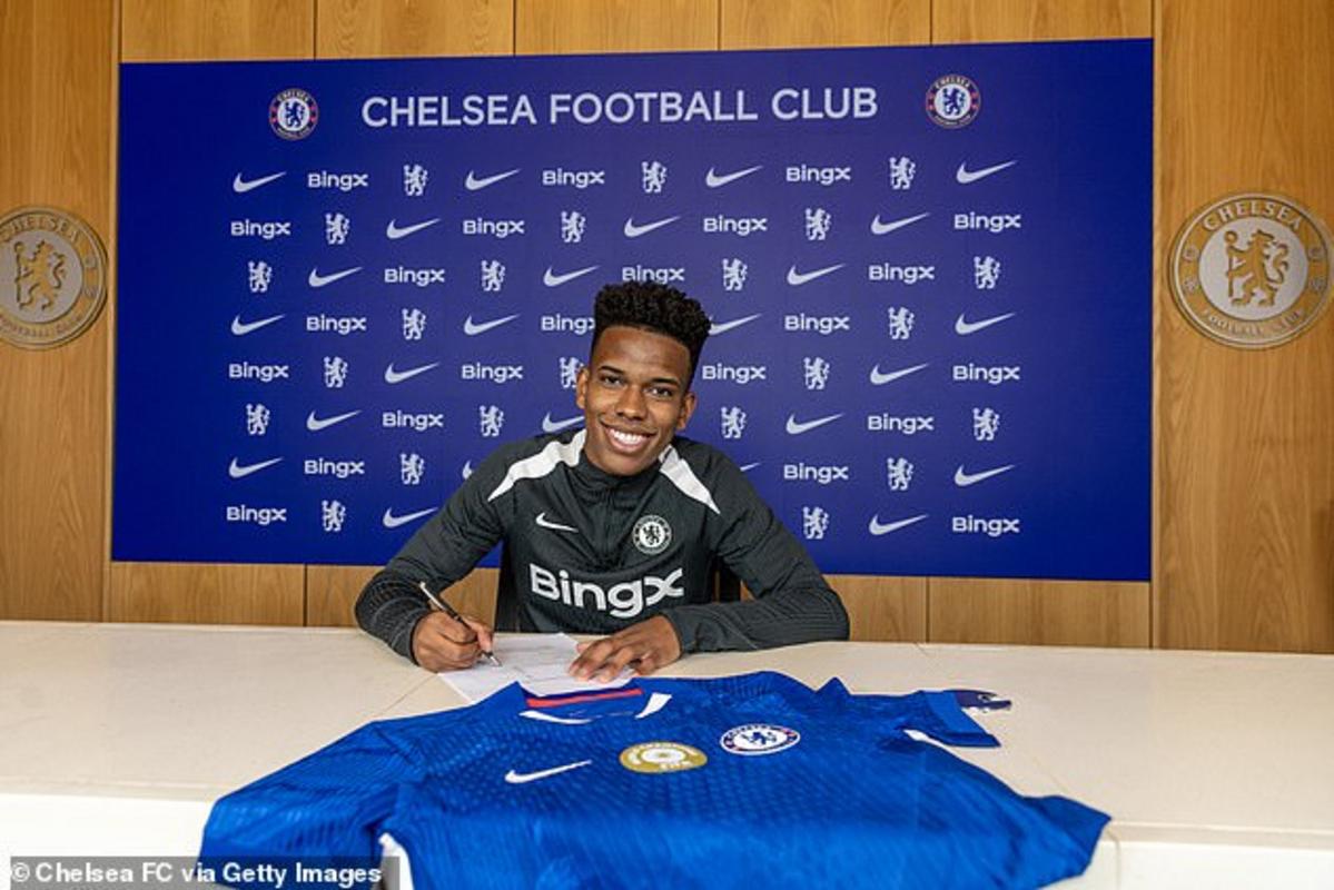 Cầu thủ cánh tài năng này đã được so sánh với đàn anh Neymar Jr trong quá trình phát triển nhanh chóng