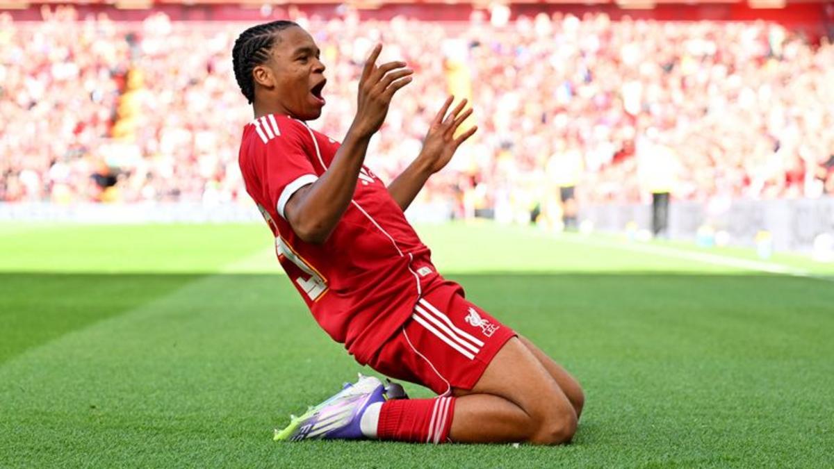 Rio Ngumoha ghi bàn và kiến tạo trong chiến thắng của Liverpool trước Athletic Club