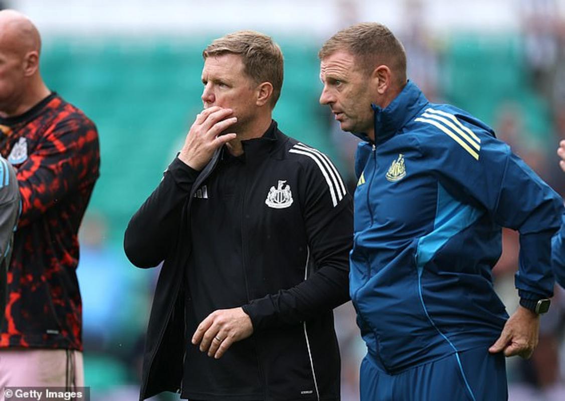 Eddie Howe đã loại Isak khỏi trận giao hữu với Celtic giữa các đồn đoán chuyển nhượng