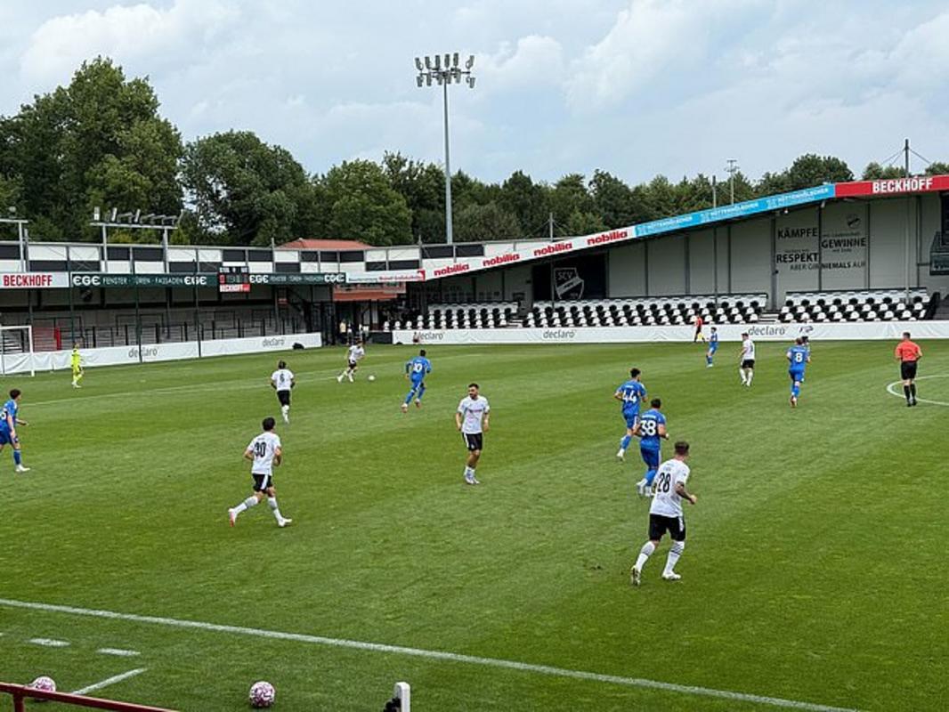 Tiền đạo Joel Piroe ghi 2 bàn, Wilfried Gnonto và Lukas Nmecha cũng có bàn thắng