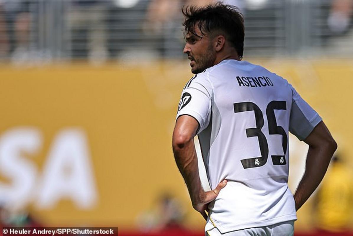 Cầu thủ phòng ngự Real Madrid không bị cho là đã quay hoặc xuất hiện trong đoạn video, nhưng đang đối mặt với các cáo buộc tiết lộ bí mật và khiêu dâm trẻ em