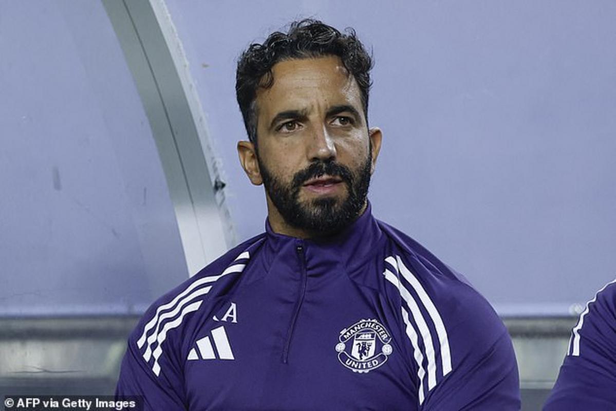 Nếu không nhận được mức giá phù hợp, Ruben Amorim sẵn sàng tái hợp các cầu thủ vào đội hình