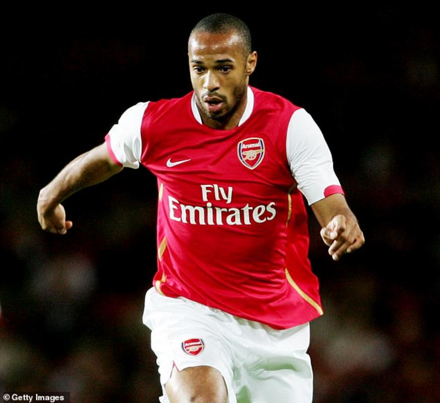 Huyền thoại Arsenal không muốn đặt áp lực lên Gyokeres nhưng cho rằng tiền đạo này là 'một sự kết hợp hoàn hảo' với Pháo Thủ