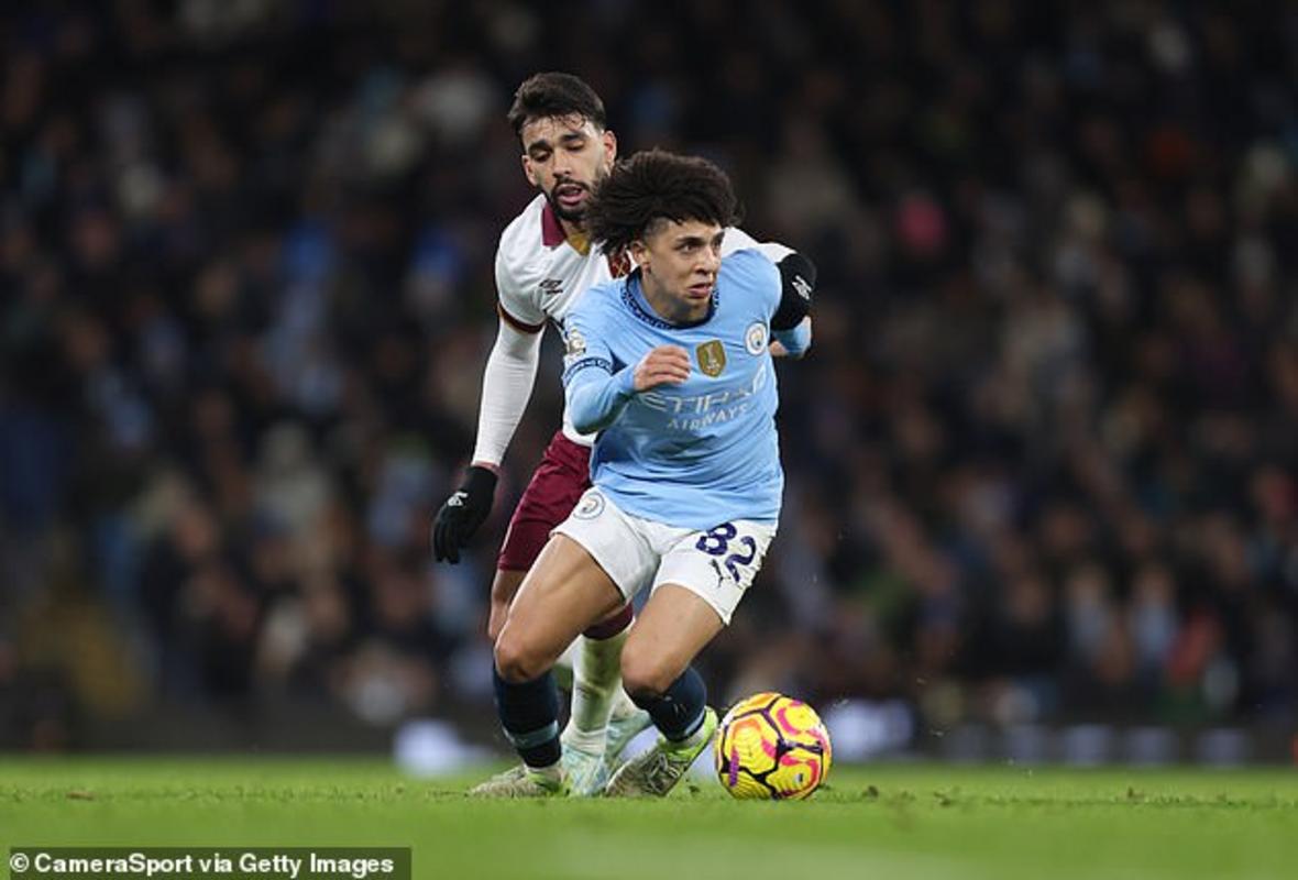 Lewis đang tìm kiếm tương lai ở vị trí tiền vệ trung tâm sau khi đảm nhận vai trò lai ở đội bóng