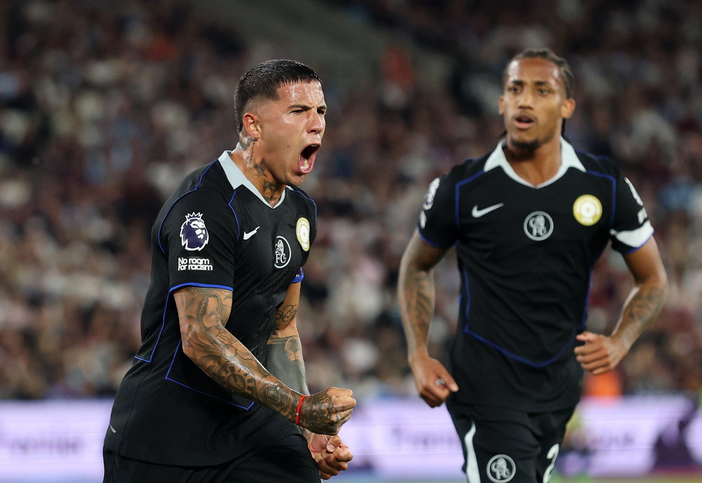 Chelsea đang dẫn trước một cách thoải mái vào giữa hiệp, trong khi West Ham trải qua một đêm khó khăn