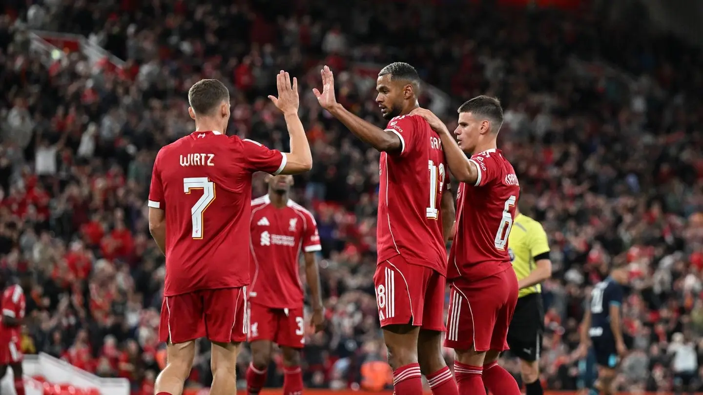 Khoảnh khắc Salah và Gakpo ăn mừng bàn thắng