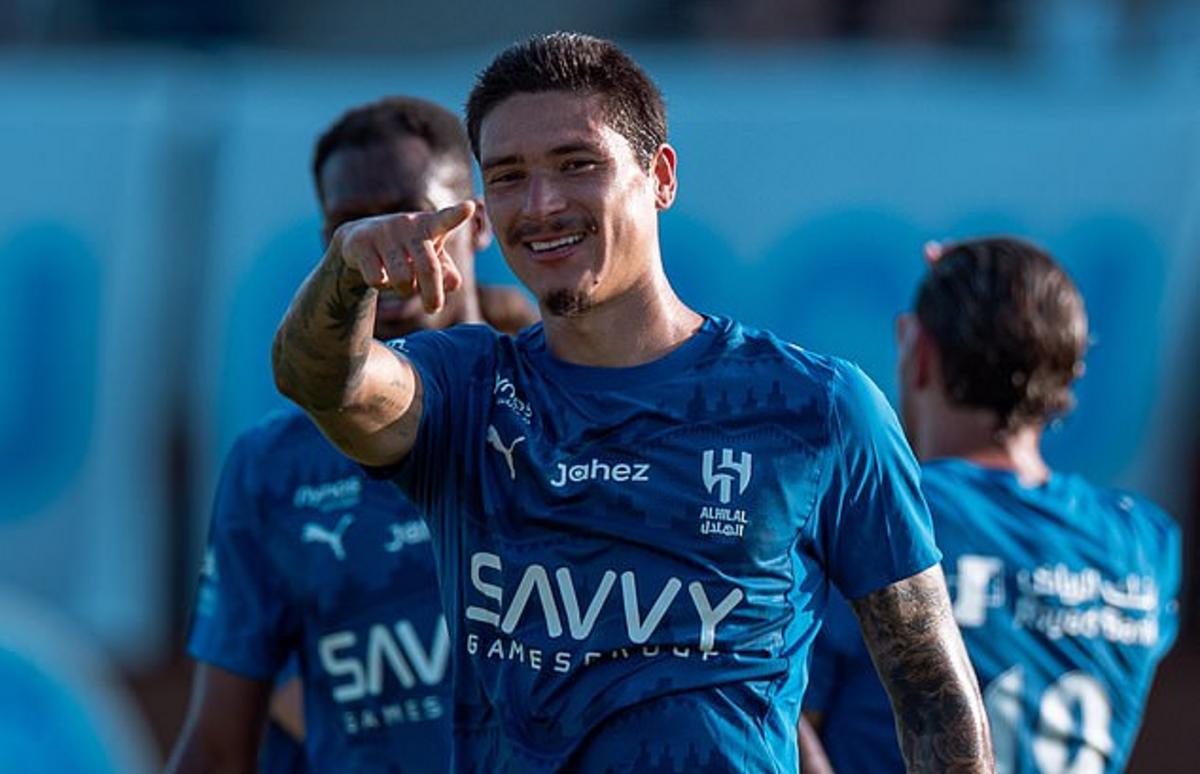 Tiền đạo người Uruguay, mới chỉ 26 tuổi, đã ghi bàn trong cả hai trận ra mắt đầu tiên của mình