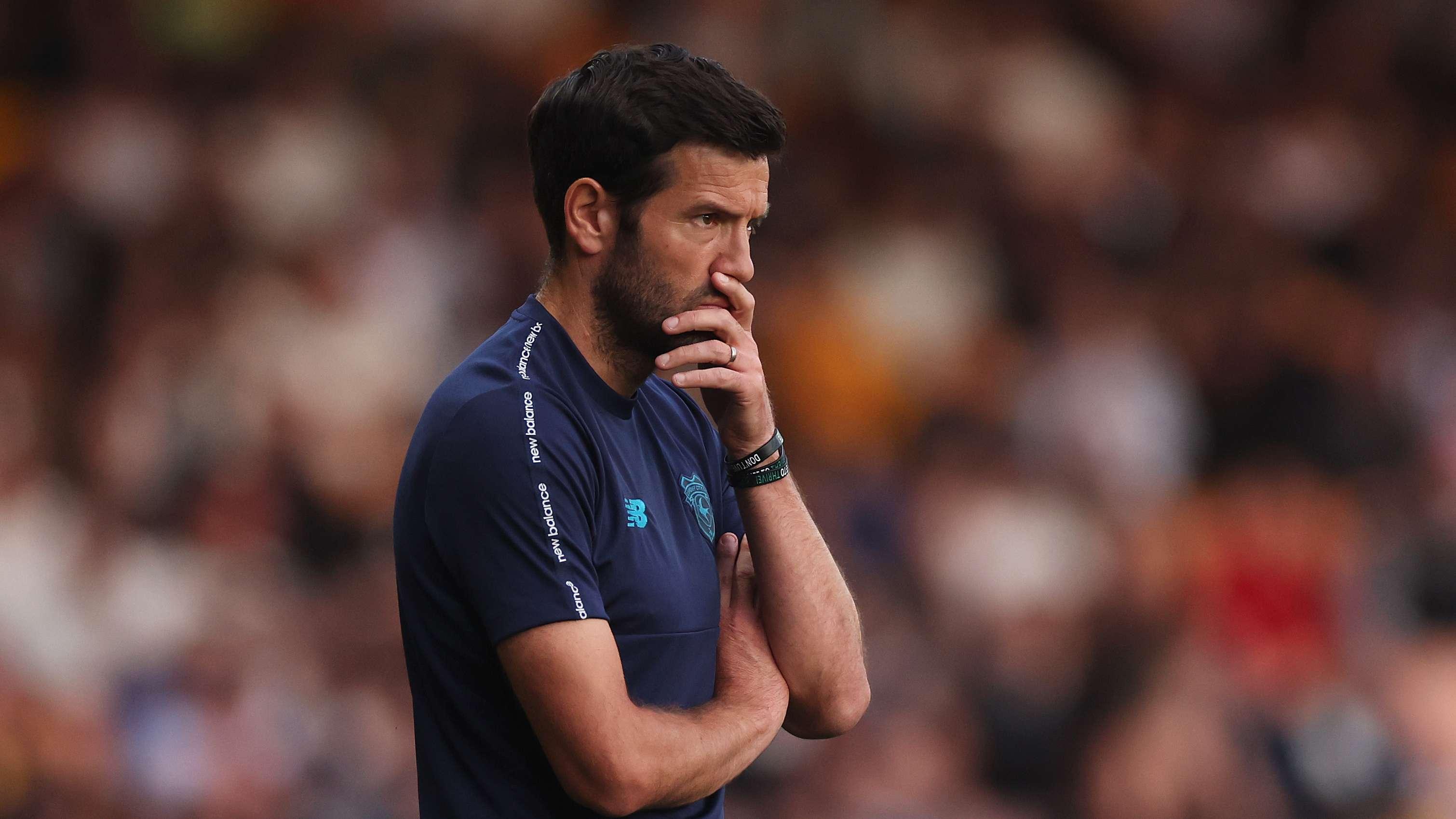 Port Vale và Cardiff City - Giải đấu Sky Bet League One